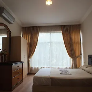 Uyar Palace Хостел